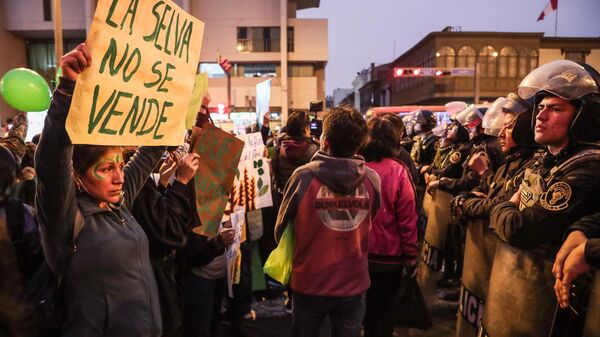 Peru yangınları protesto - Sputnik Türkiye