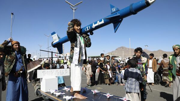 Houthi supporters attend a rally against the U.S.-led strikes on Yemen and Israel's war in Gaza Strip, in Sanaa, Yemen, Friday, Feb. 23, 2024 - Sputnik Türkiye