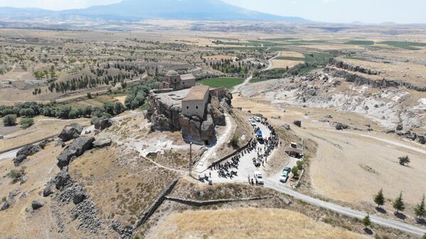 1800&#x27;lü yıllarda yapılan Yüksek Kilise Hitit, Roma ve sonraki uygarlıklara ait izler taşıyor. - Sputnik Türkiye