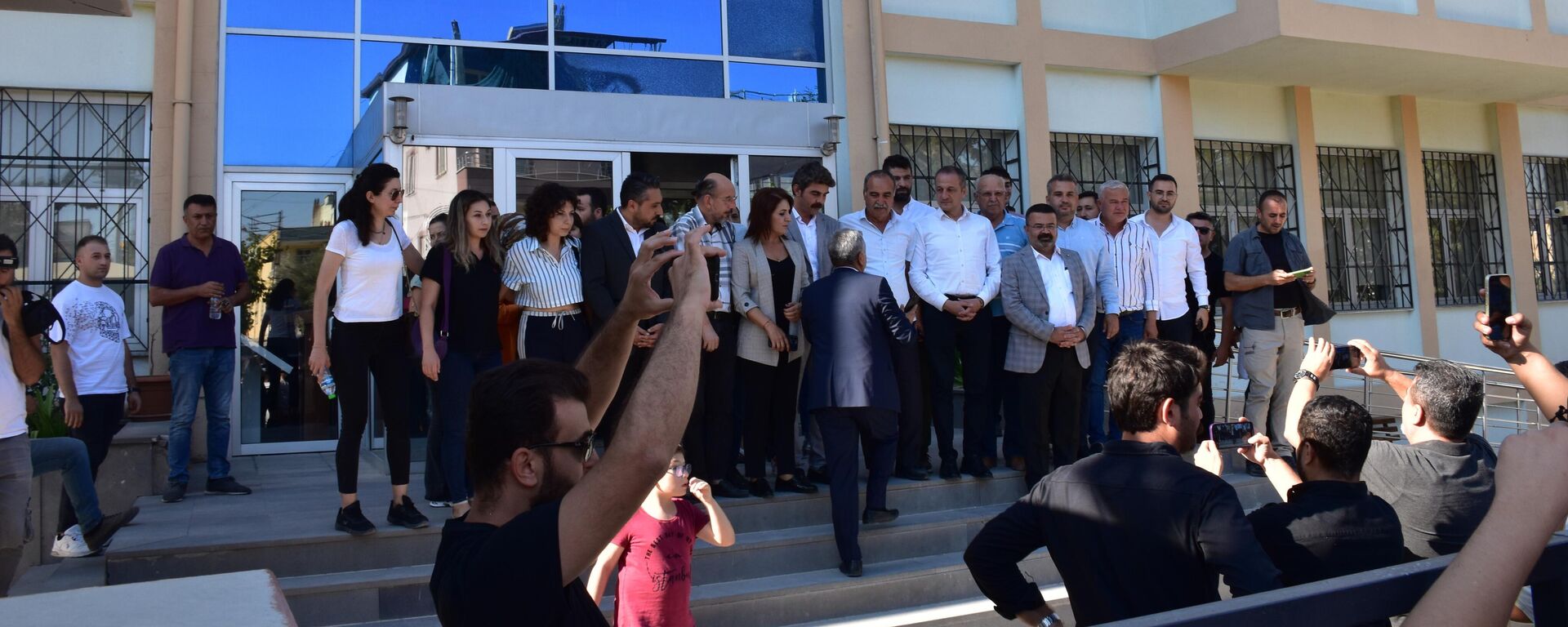 AK Parti Mut İlçe Başkanı Adem Çopur,  Ankara Büyükşehir Belediye Başkanı Mahsur Yavaş'ın korumaları ve CHP Mut İlçe Başkanı Abdurrahman Günay hakkında suç duyurusunda bulundu. - Sputnik Türkiye, 1920, 29.09.2024