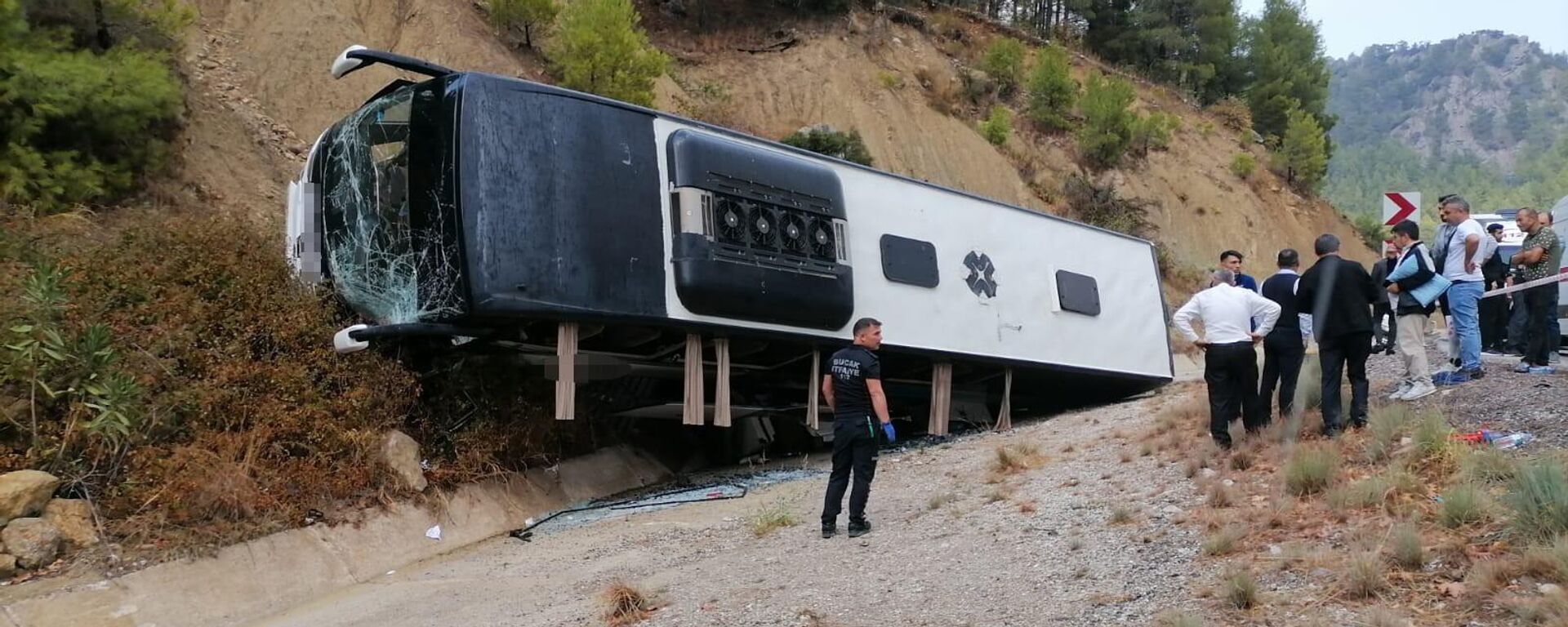 Isparta-Antalya yolunda yolcu otobüsü şarampole devrildi: 8 yaralı - Sputnik Türkiye, 1920, 30.09.2024