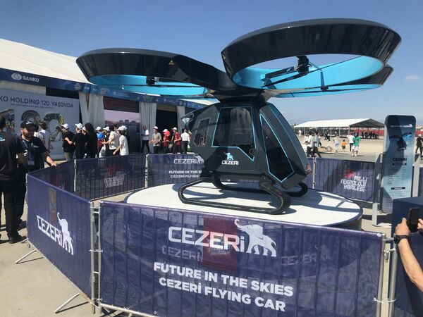 Cezeri uçan araba nedir?Festivalde yer alan Cezeri, 2019 TEKNOFEST yarışmasında ilk kez tanıtıldı. Cezeri uçan araba ilk test uçuşunu 15 Eylül 2020’de gerçekleştirdi. 1 saat havada kalan aracın yollara inmesi tahminen 10-15 yılı bulacağı ifade edildi. - Sputnik Türkiye