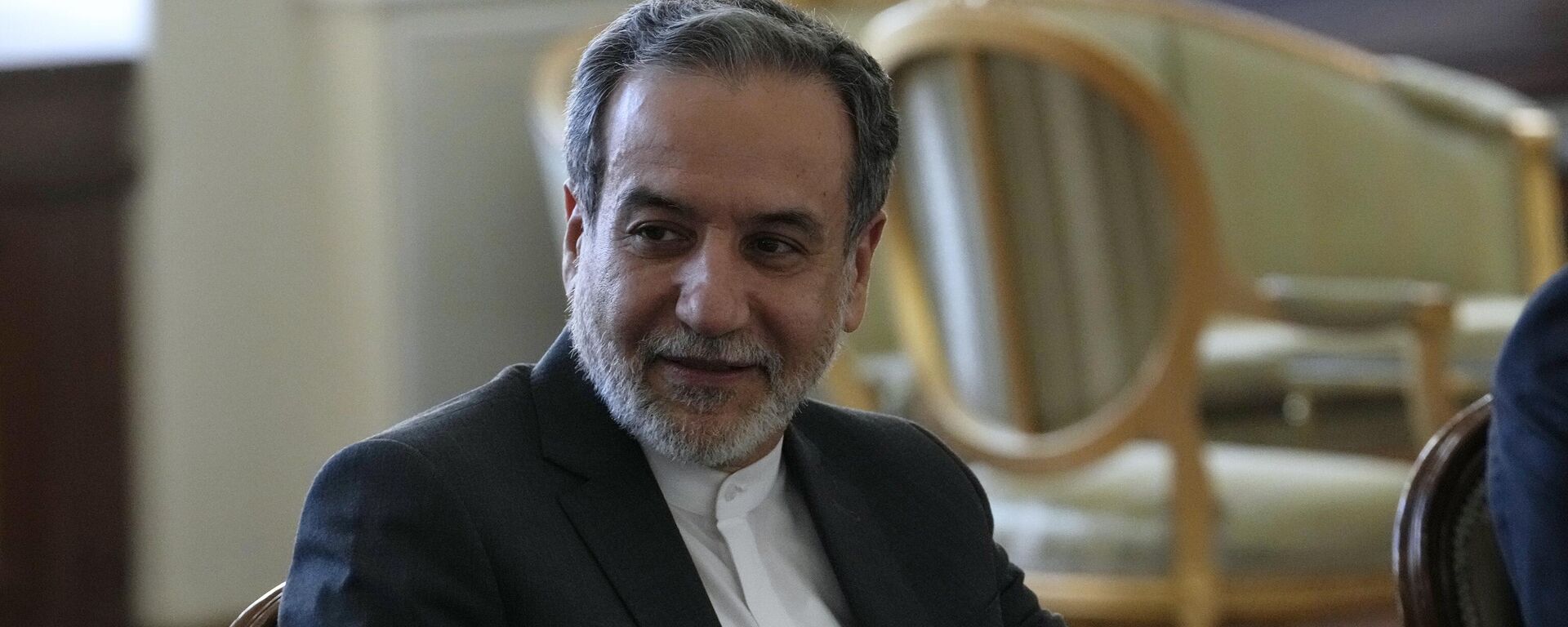 Iranian Foreign Minister Abbas Araghchi attends a meeting with Qatari Prime Minister and Foreign Minister Sheikh Mohammed bin Abdulrahman Al Thani in Tehran, Iran, Monday, Aug. 26, 2024. (AP Photo/Vahid Salemi) - Sputnik Türkiye, 1920, 04.10.2024