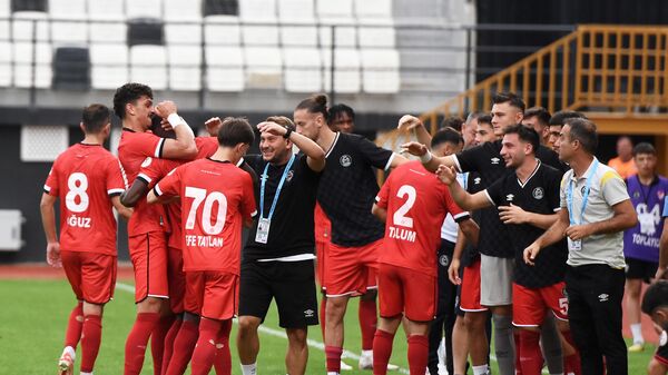 Trendyol 1. Lig’in 8. haftasında Manisa FK ile Gençlerbirliği, Manisa 19 Mayıs Stadı’nda karşılaştı. Manisa FKli futbolcular, attıkları golün ardından sevinç yaşadı. ( Manisa FK  - Anadolu Ajansı ) - Sputnik Türkiye