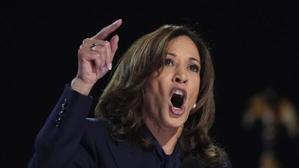 Democratic presidential nominee Vice President Kamala Harris speaks during the Democratic National Convention Thursday, Aug. 22, 2024, in Chicago - Sputnik Türkiye