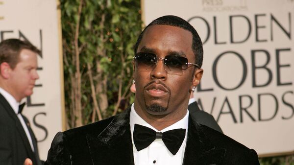 Sean 'P. Diddy' Combs arrives for the 62nd Annual Golden Globe Awards on Sunday, Jan. 16, 2005, in Beverly Hills, Calif.  - Sputnik Türkiye