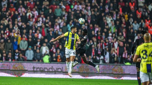 Fenerbahçe Samsunspor ile 2-2 berabere kaldı - Sputnik Türkiye