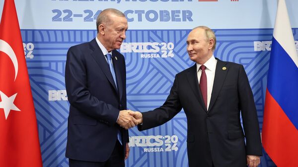 Rusya Devlet Başkanı Vladimir Putin ve Cumhurbaşkanı Recep Tayyip Erdoğan Rusya'nın Kazan kentinde düzenlenen 16. BRICS Zirvesi'nde bir araya geldi - Sputnik Türkiye