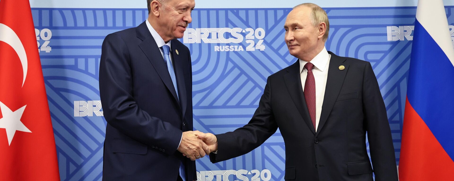 Rusya Devlet Başkanı Vladimir Putin ve Cumhurbaşkanı Recep Tayyip Erdoğan Rusya'nın Kazan kentinde düzenlenen 16. BRICS Zirvesi'nde bir araya geldi - Sputnik Türkiye, 1920, 23.10.2024