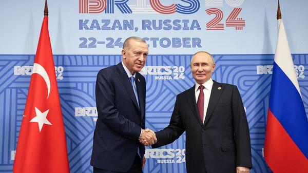 Rusya Devlet Başkanı Vladimir Putin ve Cumhurbaşkanı Recep Tayyip Erdoğan Rusya'nın Kazan kentinde düzenlenen 16. BRICS Zirvesi'nde bir araya geldi - Sputnik Türkiye