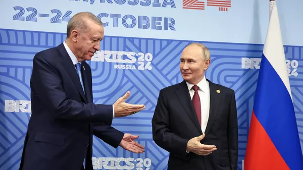 Rusya Devlet Başkanı Vladimir Putin ve Cumhurbaşkanı Recep Tayyip Erdoğan Rusya'nın Kazan kentinde düzenlenen 16. BRICS Zirvesi'nde bir araya geldi - Sputnik Türkiye