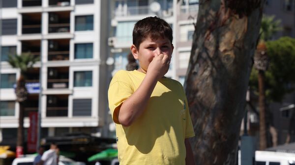 İzmir'de denizde kötü koku - Sputnik Türkiye