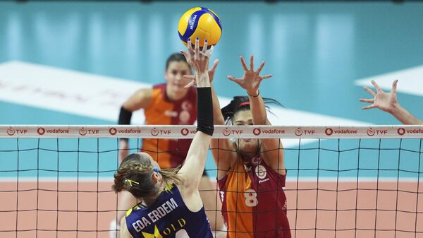 Vodafone Sultanlar Ligi'nin 6. haftasında Fenerbahçe Medicana ile Galatasaray Daikin, Burhan Felek Vestel Voleybol Salonu'nda karşılaştı - Sputnik Türkiye