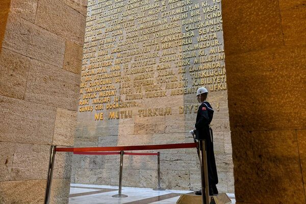 Anıtkabir'de 29 Ekim'de ziyaretçi yoğunluğu akşam saatlerinde devam etti - Sputnik Türkiye