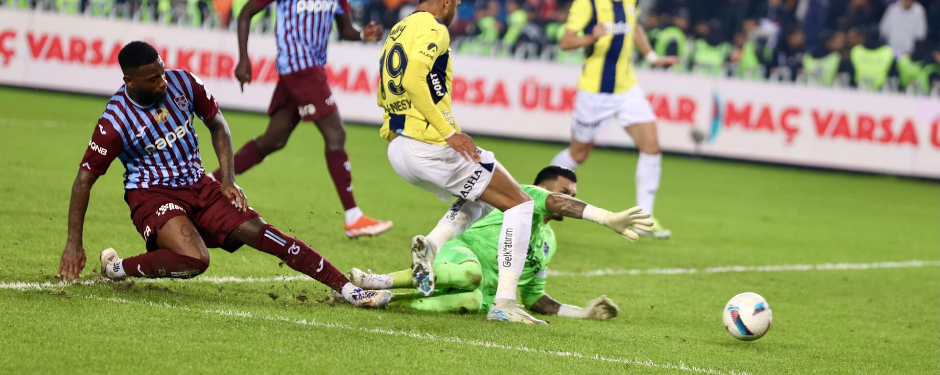 Trendyol Süper Lig’in 11. haftasında Trabzonspor ile Fenerbahçe mücadele etti - Sputnik Türkiye, 1920, 03.11.2024