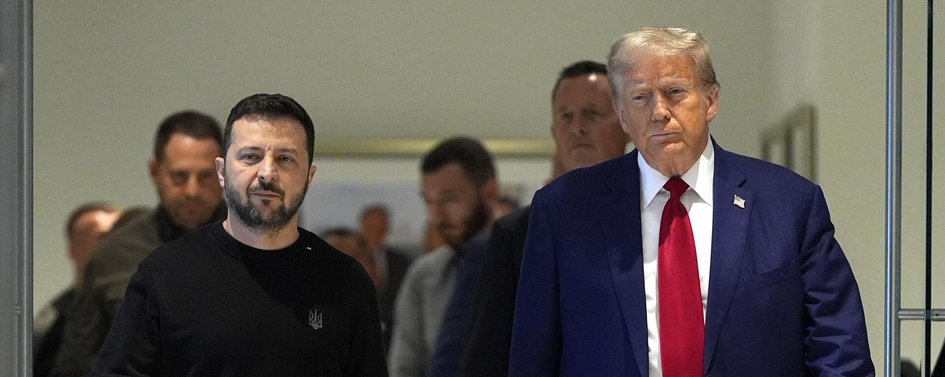 Republican presidential nominee former President Donald Trump meets with Volodymyr Zelensky - Sputnik Türkiye, 1920, 06.11.2024