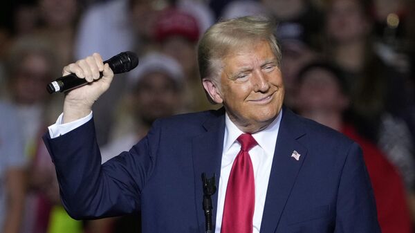 Republican presidential nominee former President Donald Trump speaks at a campaign rally Friday, Nov. 1, 2024, in Milwaukee. - Sputnik Türkiye