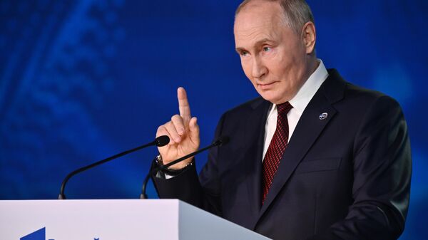 Rusya Devlet Başkanı Vladimir Putin, Valday Uluslararası Tartışma Kulübü’nün 21'incisi düzenlenen yıllık genel oturumunda konuşma yaptı - Sputnik Türkiye