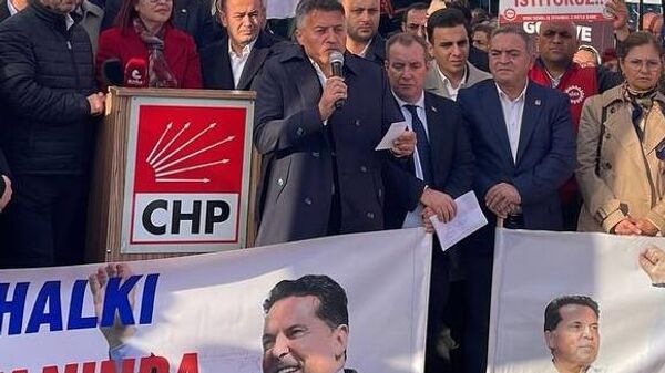 CHP Genel Başkan Yardımcısı Ulaş Karasu, Esenyurt Meydanı'nda konuşma yaptı - Sputnik Türkiye