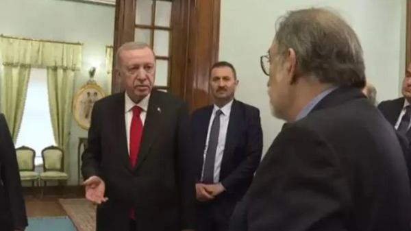 Erdoğan ve Murat Bardakçı’nın diyaloğu gündemde: Atatürk'ün fotoğrafını görünce dayanamadı, 'Hala konuşuyorlar ya' dedi - Sputnik Türkiye