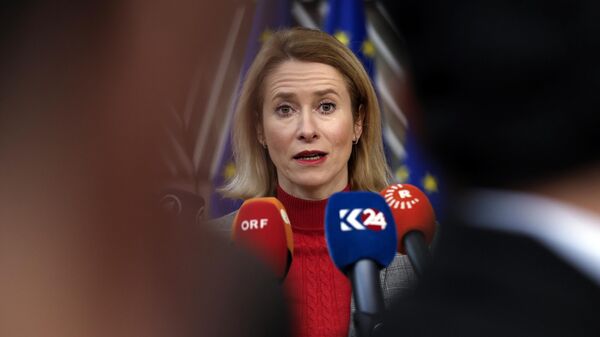 Estonia's Prime Minister Kaja Kallas talks to journalists as he arrives for an EU summit in Brussels, Thursday, Feb. 1, 2024. European Union leaders meet in Brussels for a one day summit to discuss the revision of the Multiannual Financial Framework 2021-2027, including support for Ukraine. (AP Photo/Omar Havana) - Sputnik Türkiye