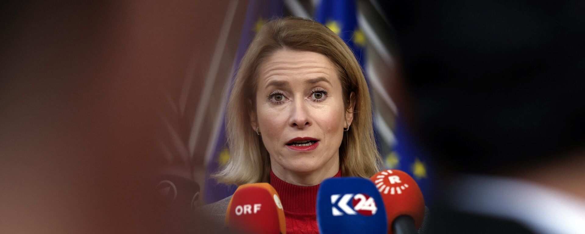 Estonia's Prime Minister Kaja Kallas talks to journalists as he arrives for an EU summit in Brussels, Thursday, Feb. 1, 2024. European Union leaders meet in Brussels for a one day summit to discuss the revision of the Multiannual Financial Framework 2021-2027, including support for Ukraine. (AP Photo/Omar Havana) - Sputnik Türkiye, 1920, 13.11.2024