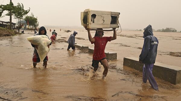 Filipinler'de “Süper Tayfun Man-yi” alarmı: 255 bin kişi tahliye edildi - Sputnik Türkiye