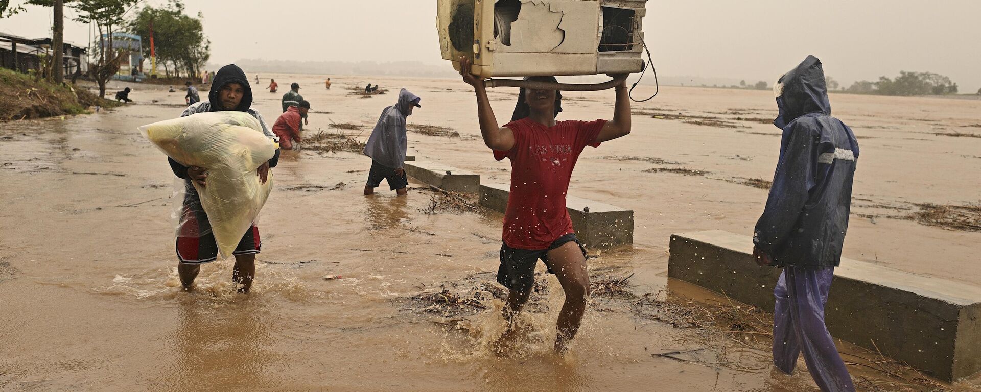 Filipinler'de “Süper Tayfun Man-yi” alarmı: 255 bin kişi tahliye edildi - Sputnik Türkiye, 1920, 21.09.2025