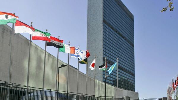 FFILE - In this Sept. 18, 2007 file photo, the flags of member nations fly outside of the United Nations headquarters. In a move likely to upset Israel's government, the Palestinians and the Vatican are seeking to raise their flags at the U.N., just in time for Pope Francis' visit in September 2015. (AP Photo/Mary Altaffer, File)  - Sputnik Türkiye