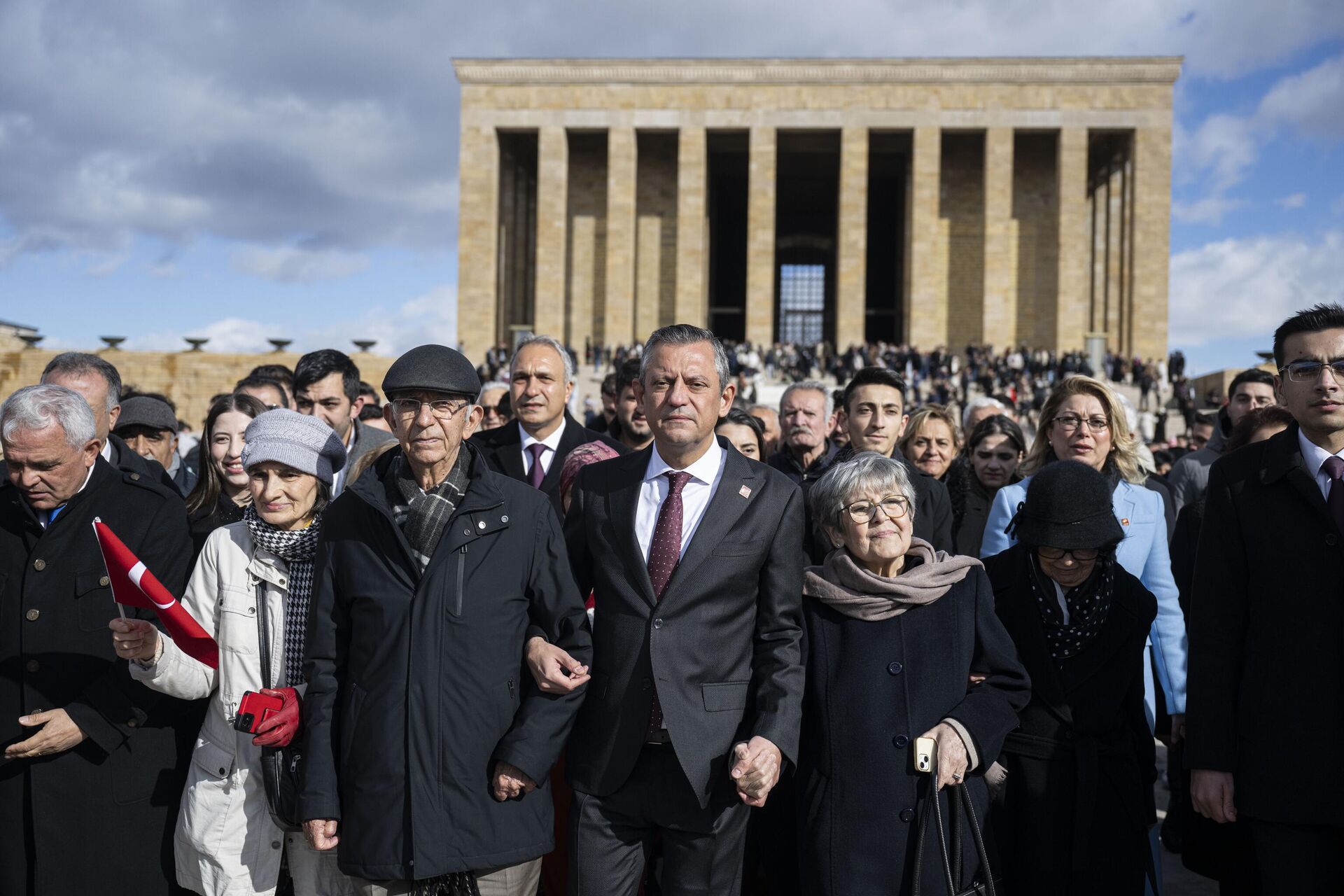 Özgür Özel: Yüzde 49'un değil, ülkenin yüzde 95'ini memnun edecek bir Anayasa yazacağız - Sputnik Türkiye, 1920, 24.11.2024