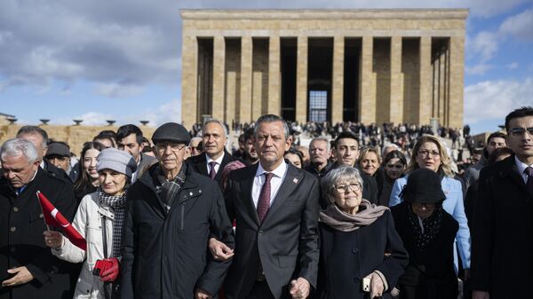 Özgür Özel: Yüzde 49'un değil, ülkenin yüzde 95'ini memnun edecek bir Anayasa yazacağız - Sputnik Türkiye