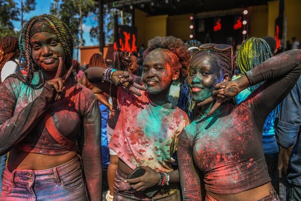 Kenya Renk Festivali, baharın gelişini kutlayan geleneksel Hindu festivalinden (Holi) esinlenmiş. - Sputnik Türkiye