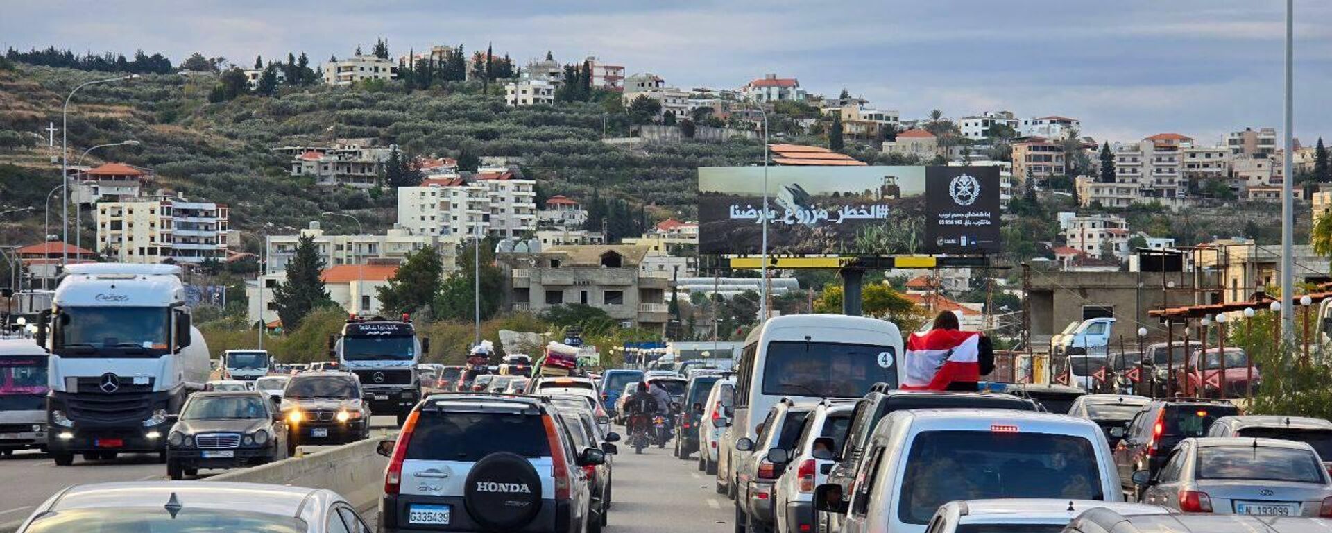 Lübnan ordusu ateşkes sonrası halkı uyardı: İsrail çekilmeden evinize dönmeyin - Sputnik Türkiye, 1920, 29.11.2024