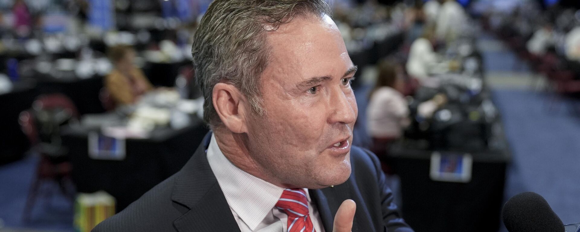 Rep. Michael Waltz, R-Fla., speaks to reporters in the spin room before a presidential debate between Republican presidential nominee former President Donald Trump and Democratic presidential nominee Vice President Kamala Harris, Tuesday, Sept. 10, 2024, in Philadelphia. (AP Photo/Matt Rourke) - Sputnik Türkiye, 1920, 05.03.2025