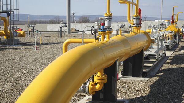 Pipelines of the national natural gas distribution network outside Ungheni, Moldova, March 4, 2015. The country faces a looming natural gas supply shortage this winter after it failed to renew a long-term contract with Russia, as on Tuesday, Oct. 26, 2021, the former Soviet republic received a million cubic meters of gas from Poland, the first time in history it has turned to a non-Russian supplier, amid increasing geopolitical tensions as Moldova looks to forge closer ties with the European Union after for years being under strong Russian influence.(AP Photo/Aurel Obreja) - Sputnik Türkiye