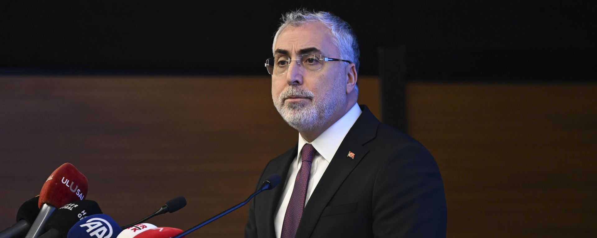 Çalışma ve Sosyal Güvenlik Bakanı Vedat Işıkhan - Sputnik Türkiye, 1920, 17.04.2026