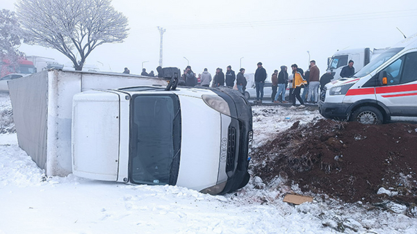 Bitlis'te görülmemiş zincirleme kaza: 23 araç birbirine girdi, çok sayıda yaralı var - Sputnik Türkiye