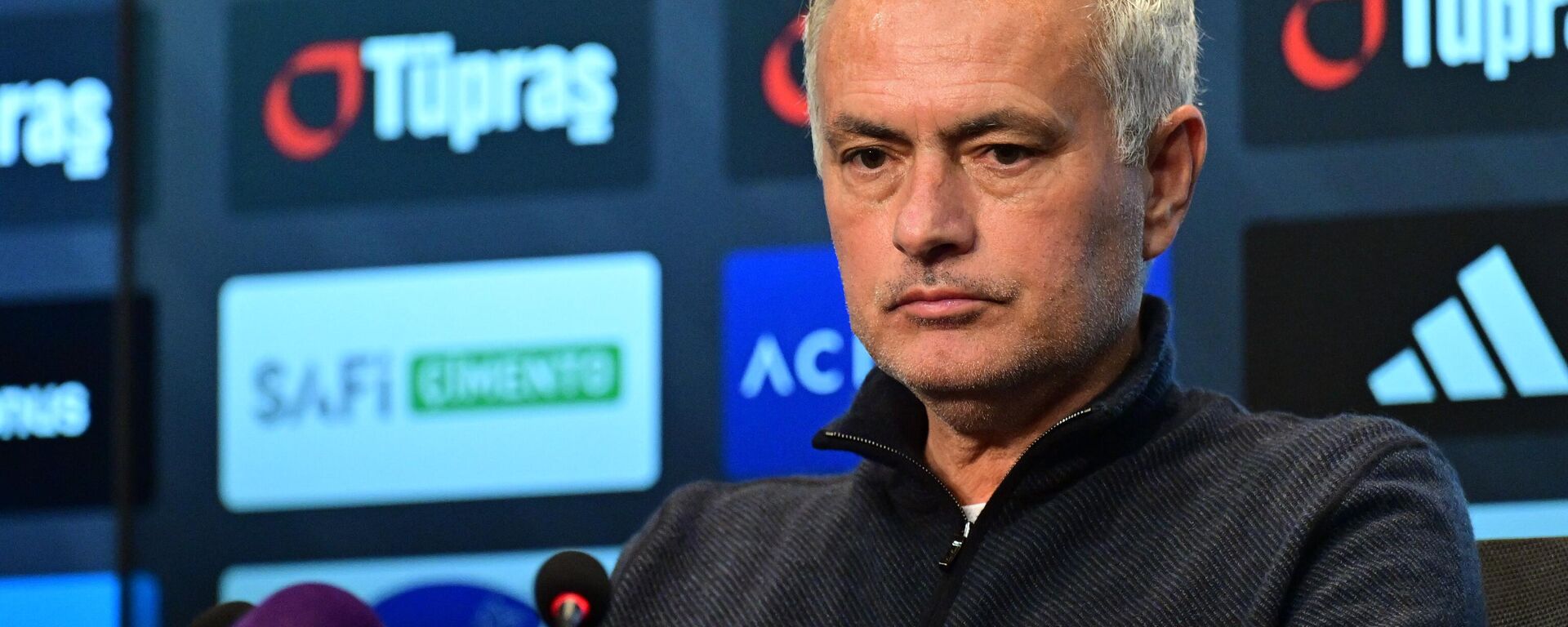 Fenerbahçe Teknik Direktörü Jose Mourinho - Sputnik Türkiye, 1920, 07.12.2024