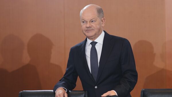 Scholz, erken seçimlerin önünü açabilecek güvenoyu için önerge verdi - Sputnik Türkiye