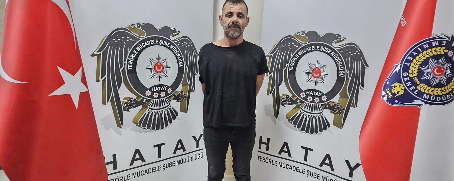 Hatay'ın Reyhanlı ilçesinde 11 Mayıs 2013'ye meydana gelen ve 53 kişi hayatını kaybettiği patlamalarda Türkiye'ye patlayıcı maddeleri getiren turuncu kategoride aranan terörist Cengiz Sertel, MİT Başkanlığı ile Emniyet Genel Müdürlüğü koordinesinde yürütülen çalışmalarla yakalandı. - Sputnik Türkiye, 1920, 14.12.2024