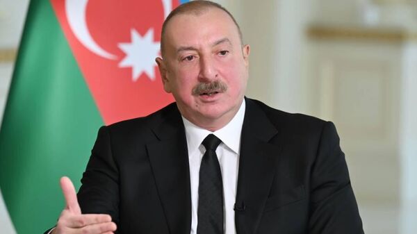 Aliyev’den Macron'a Gürcistan suçlaması: ‘Yine kulakları gözüküyor’ - Sputnik Türkiye