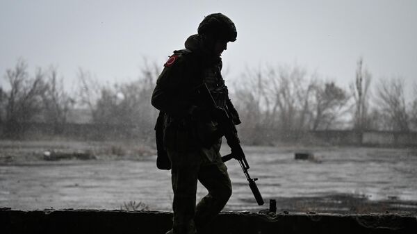 Пост воздушного наблюдения зенитного дивизиона ЦВО для борьбы с FPV-дронами - Sputnik Türkiye