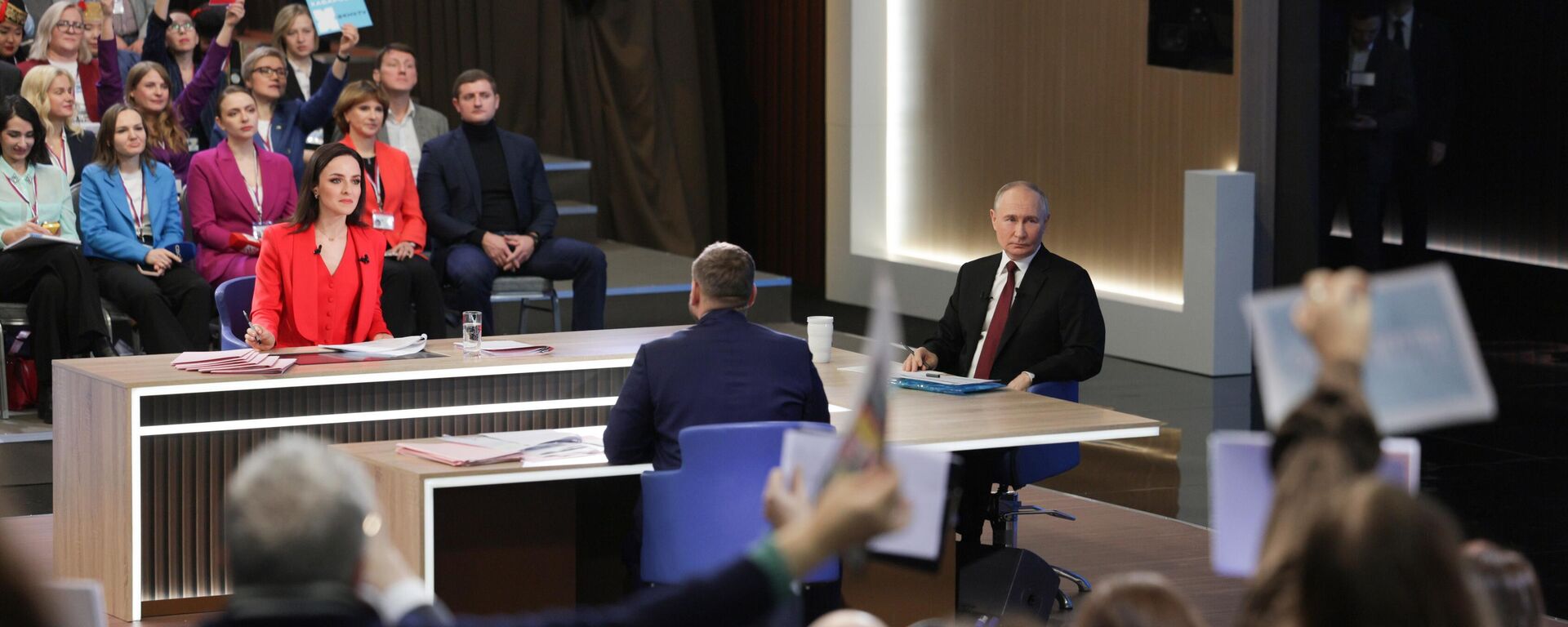 Президент РФ Владимир Путин проводит специальную программу Итоги года с Владимиром Путиным в Гостином дворе - Sputnik Türkiye, 1920, 18.09.2025