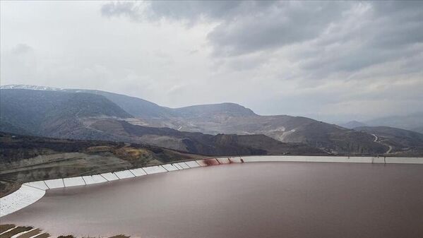 Erzincan&#x27;ın İliç ilçesinde altın madeninin bulunduğu geniş bir alanda 13 Şubat&#x27;ta toprak kayması meydana geldi. Maden faciasında 9 kişi hayatını kaybetti. Bölgedeki siyanür tehlikesine karşı yapılan incelemelerde alınan numunelerin temiz çıktığı açıklandı. - Sputnik Türkiye