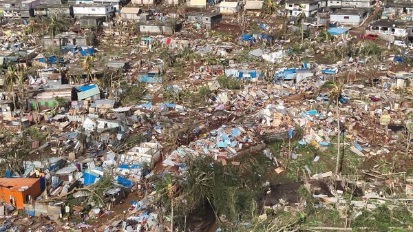 epa11782279 A handout photo made available by the Mayotte Civil Security on 17 December 2024 shows destroyed houses in the French overseas territory of Mayotte, 15 December 2024. Several hundred people may have been killed after tropical cyclone Chido battered the French Indian Ocean territory of Mayotte on 14 December, authorities said.  EPA-EFE/HANDOUT HANDOUT EDITORIAL USE ONLY/NO SALES - Sputnik Türkiye