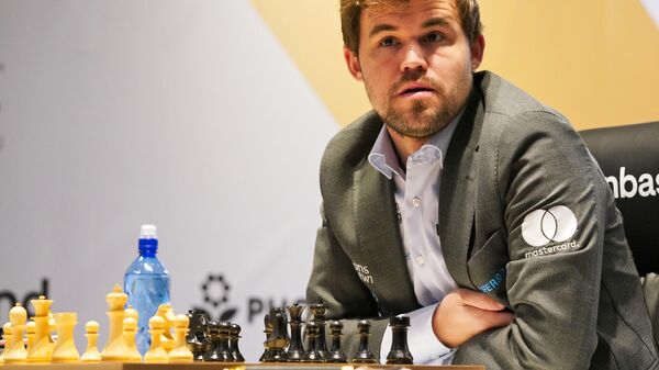 Satranç ustası Magnus Carlsen, kot pantolon krizi sonrası turnuvaya geri dönüyor - Sputnik Türkiye