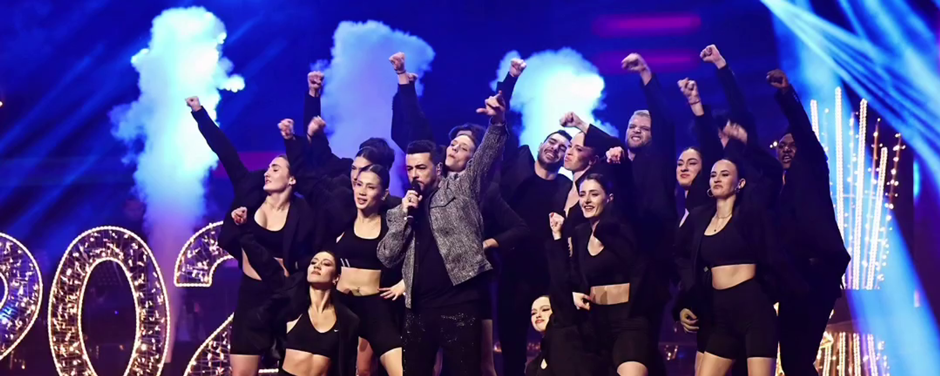 O Ses Türkiye'de Burak Kut sürprizi: Yılbaşı akşamı performansı beğeni topladı - Sputnik Türkiye, 1920, 01.01.2025