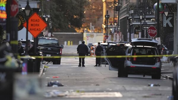 ABD'nin New Orleans kentinde bir kişi aracını kalabalığın üstüne sürdü: En az 10 kişi hayatını kaybetti - Sputnik Türkiye