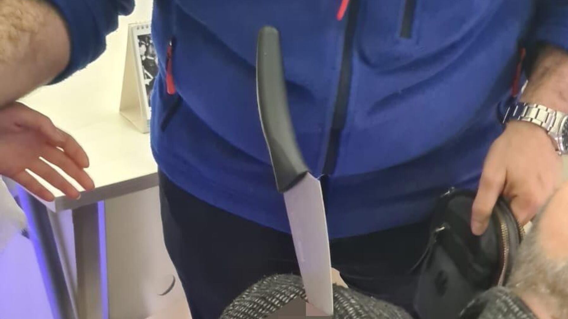 
Bursa'da yoğun olduğu için kendisini almayan diş doktoruna bıçakla saldıran kadın tutuklandı. - Sputnik Türkiye, 1920, 01.01.2025