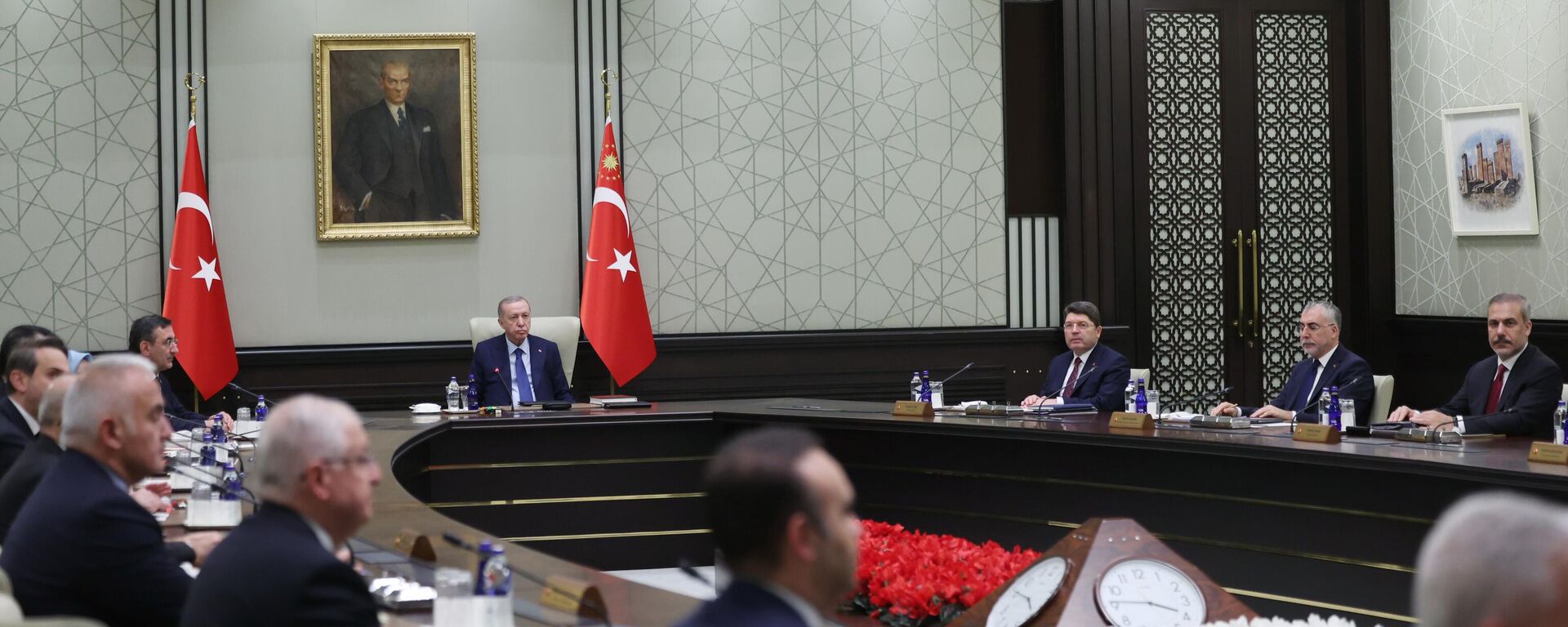 Cumhurbaşkanı Recep Tayyip Erdoğan, Cumhurbaşkanlığı Külliyesi'nde Kabine Toplantısı'na başkanlık etti.
 - Sputnik Türkiye, 1920, 07.07.2025